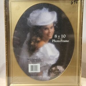 Elegant Gold Oval Photo Frame